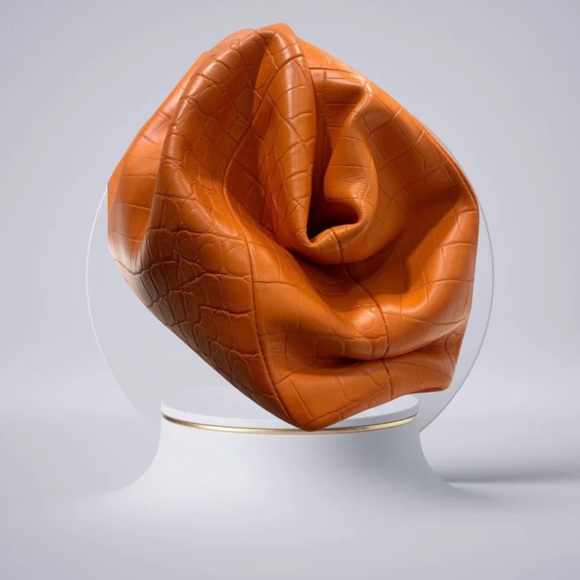 GOT MY ATTENTION CLOUD POUCH - Picture 4 of 7